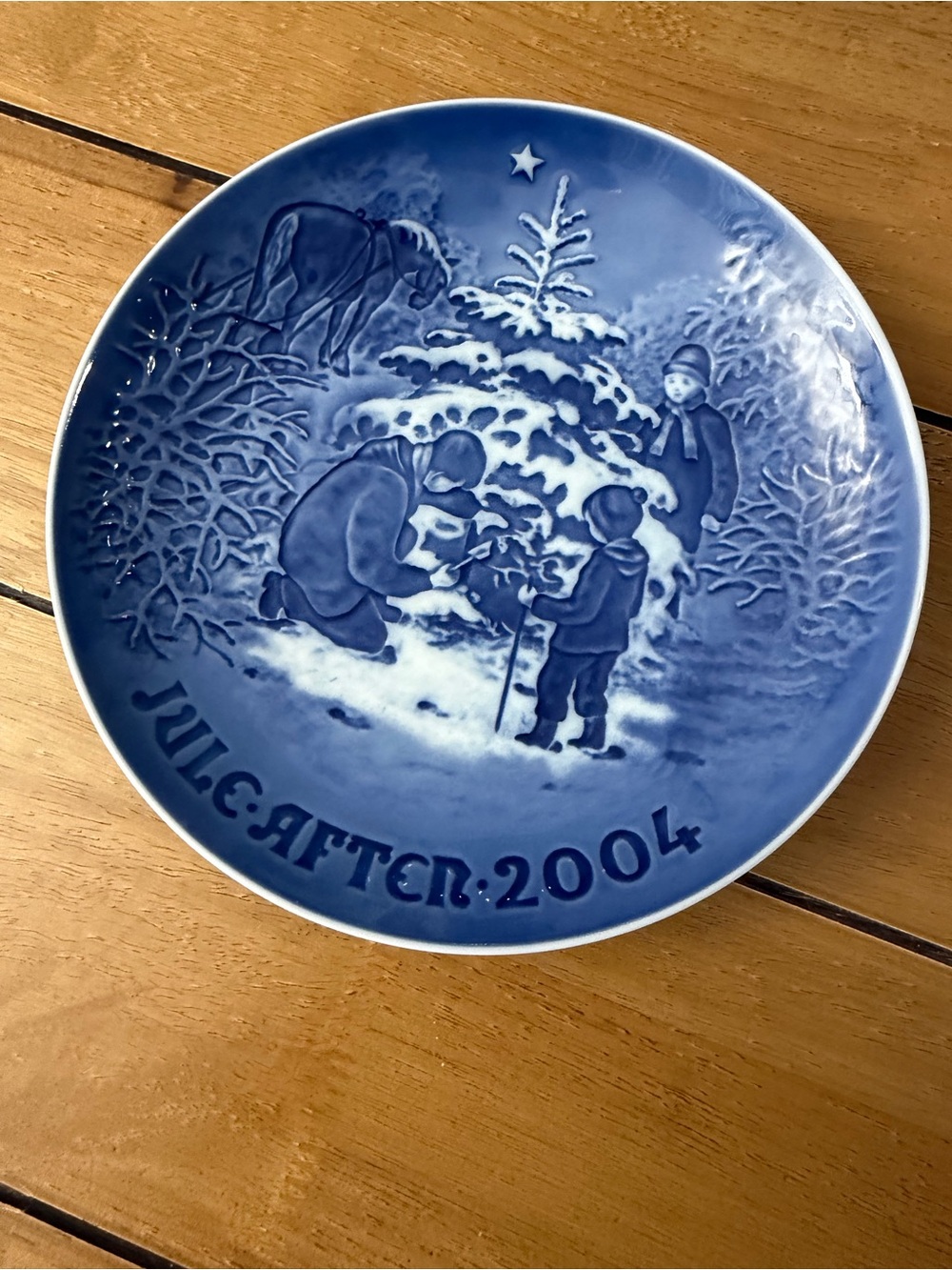 Royal Copenhagen ‘The Christmas Tree’ Collector Plate - Jul Aften 2004